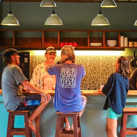 Pipes Hostel Kuta  Экстерьер фото