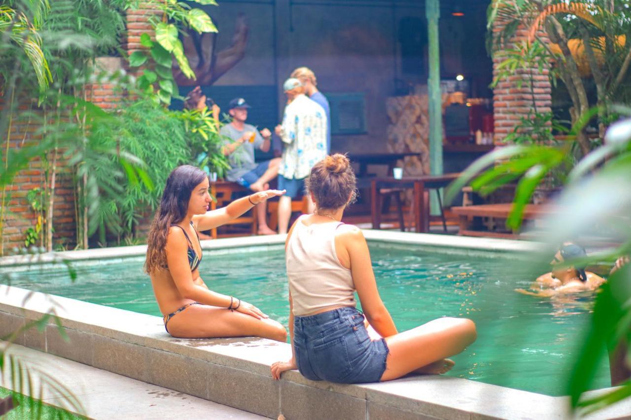 Pipes Hostel Kuta  Экстерьер фото