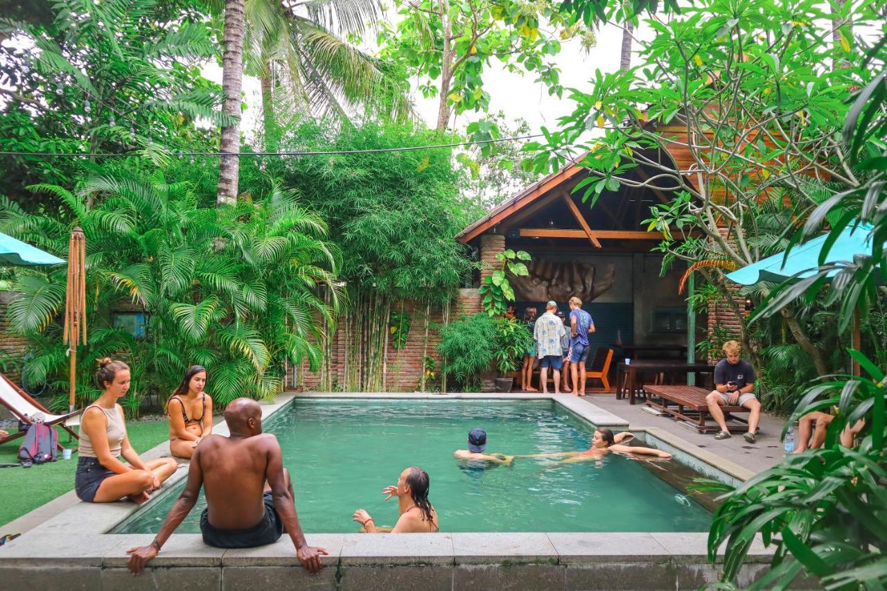 Pipes Hostel Kuta  Экстерьер фото