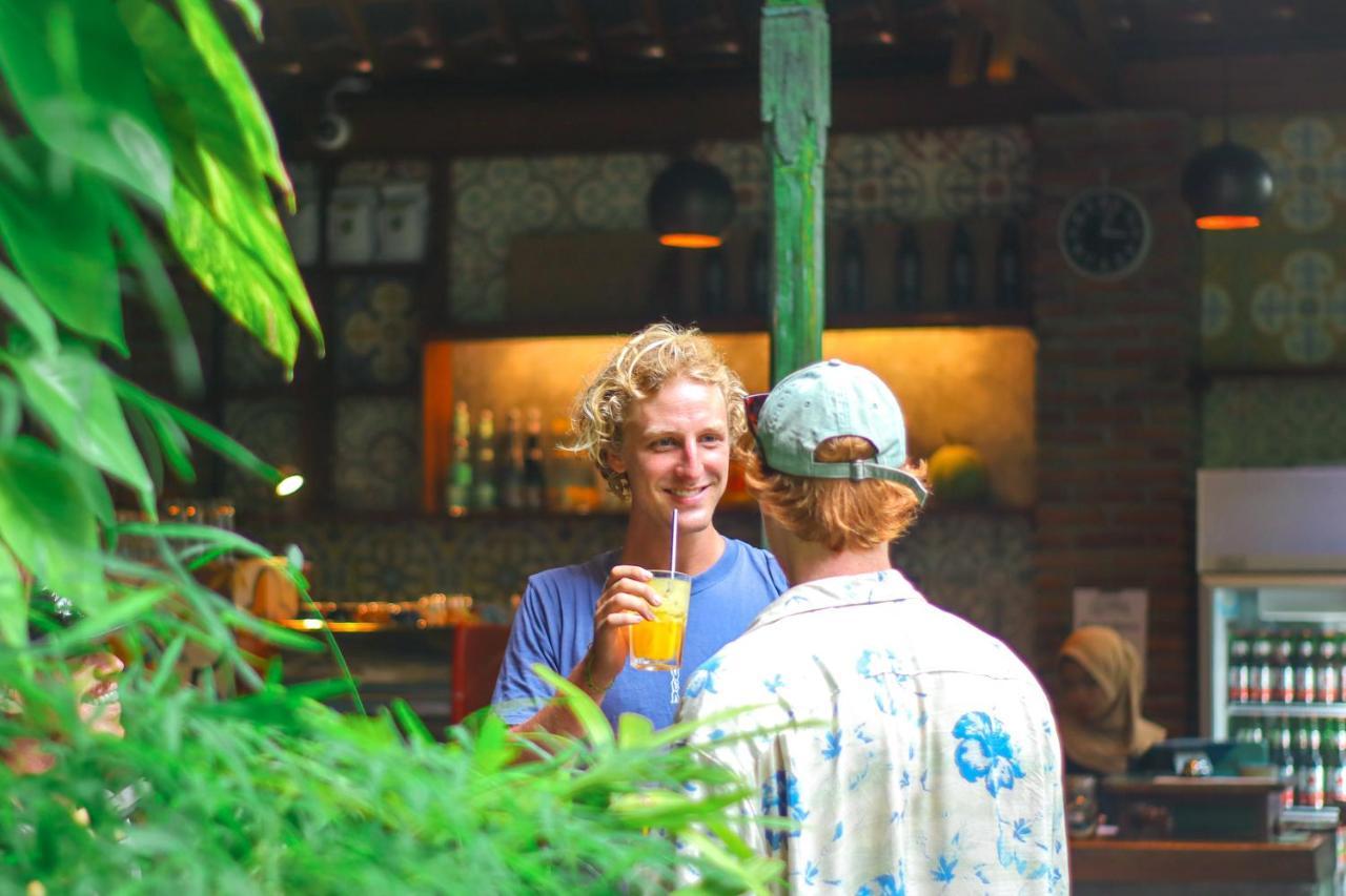 Pipes Hostel Kuta  Экстерьер фото