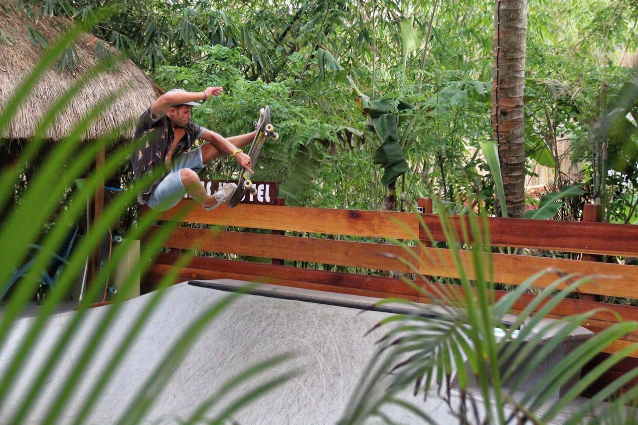 Pipes Hostel Kuta  Экстерьер фото